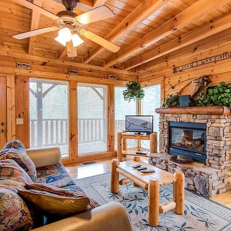 Secret Romance, 2 Bedrooms, Sleeps 8, Pool Table, Hot Tub, Arcade Gatlinburg Dış mekan fotoğraf