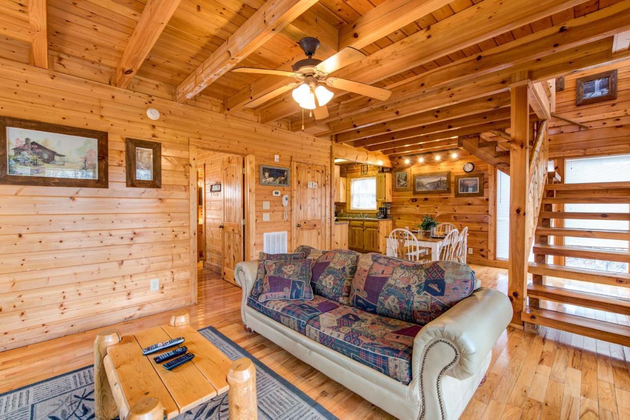 Secret Romance, 2 Bedrooms, Sleeps 8, Pool Table, Hot Tub, Arcade Gatlinburg Dış mekan fotoğraf